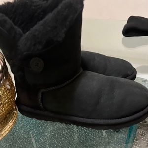 UGG boots with button size 6